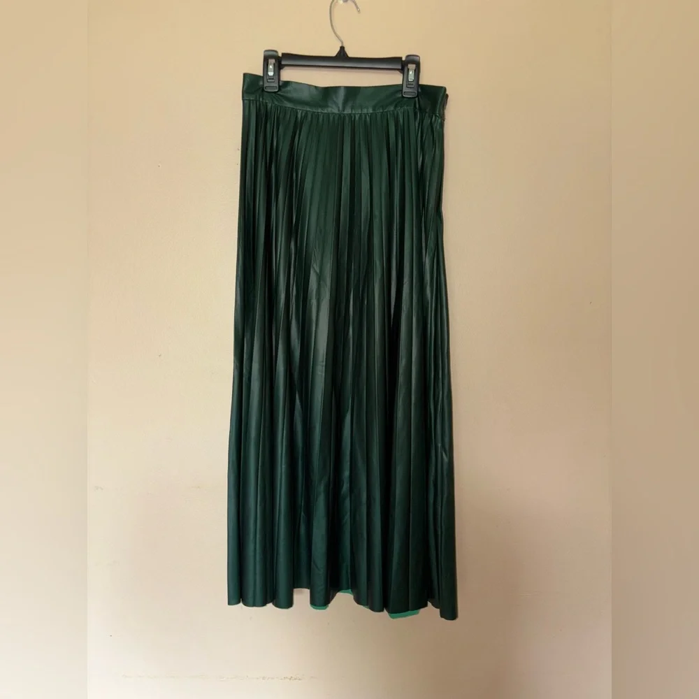 Zara Faux Leather Emerald Green Pleated Midi Skirt Size Small Festive Autumn - Picture 3 of 5